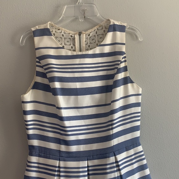 Vince Camuto EUC Stripes & Lace Flowy A-Line Dress with Pockets - Picture 2 of 10